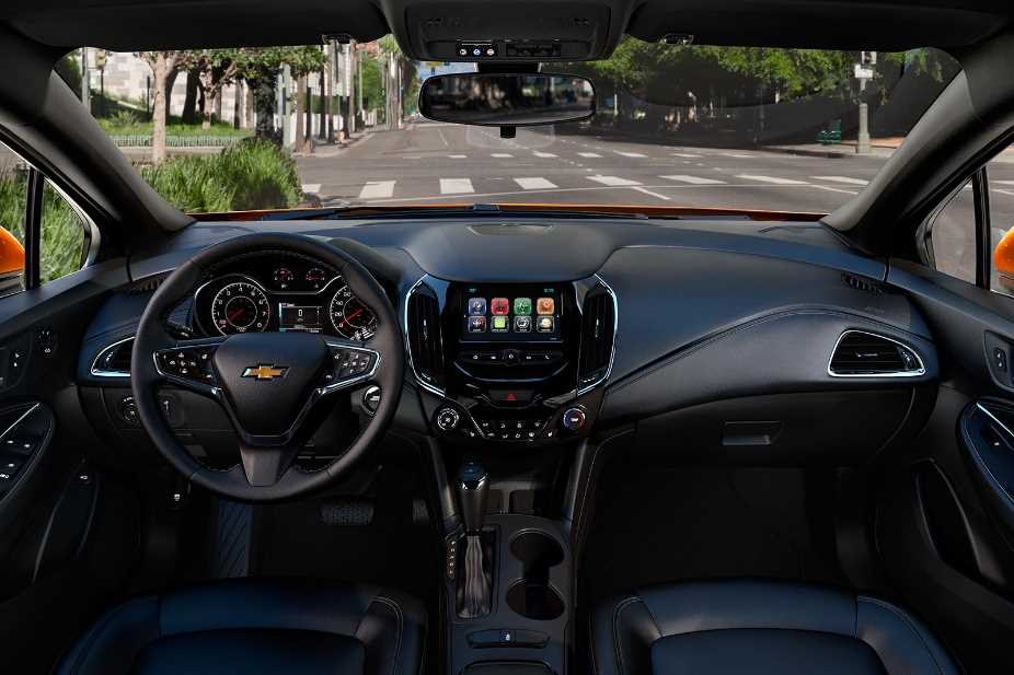 2023 Chevrolet Cruze Hatchback Interior