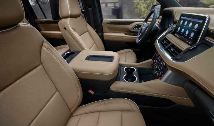 2023 Chevrolet Suburban Models Interior